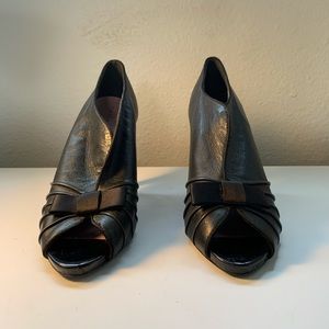 Women’s high heels black.